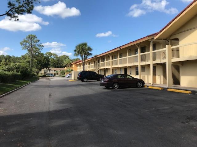 Days Inn By Wyndham Jacksonville Baymeadows Exterior photo